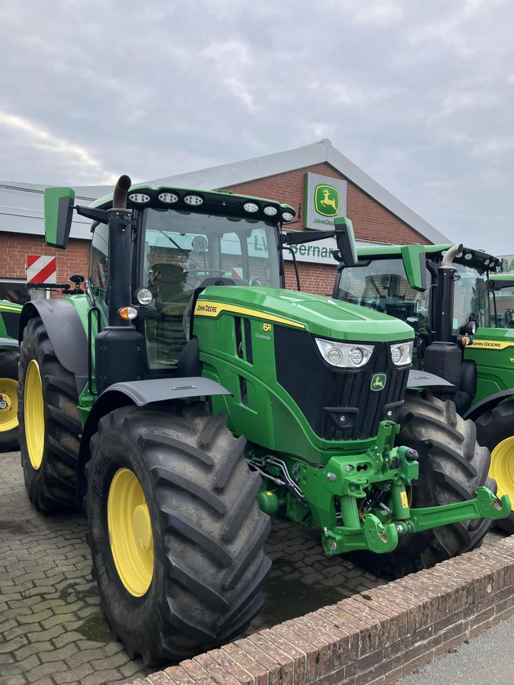 John Deere 6R 215 - Traktor: pilt 2 John Deere 6R 215 - Traktor: pilt 2