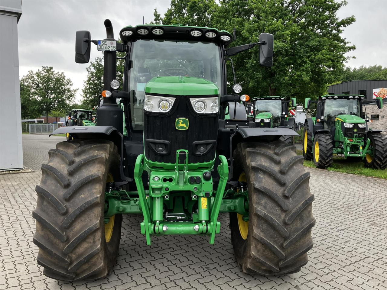 John Deere 6R 215 - Traktor: pilt 2 John Deere 6R 215 - Traktor: pilt 2