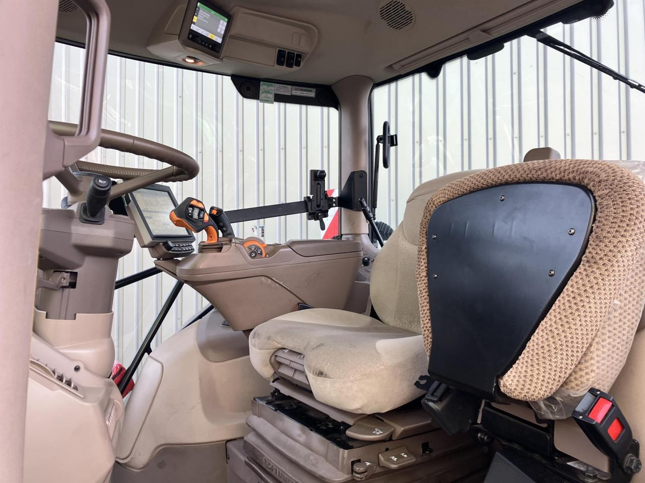 John Deere 6R 215 - Traktor: pilt 5 John Deere 6R 215 - Traktor: pilt 5