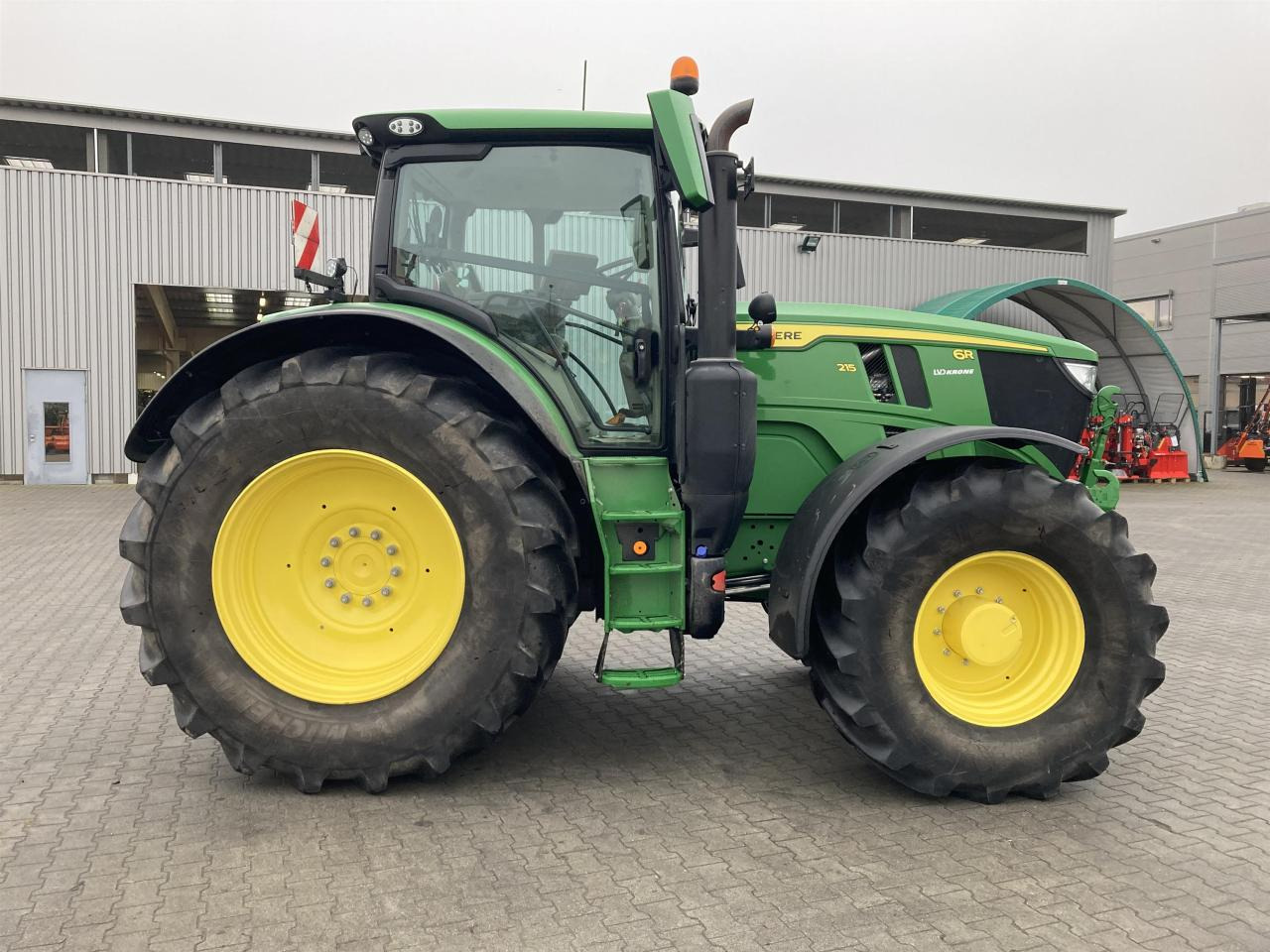 John Deere 6R 215 - Traktor: pilt 4 John Deere 6R 215 - Traktor: pilt 4