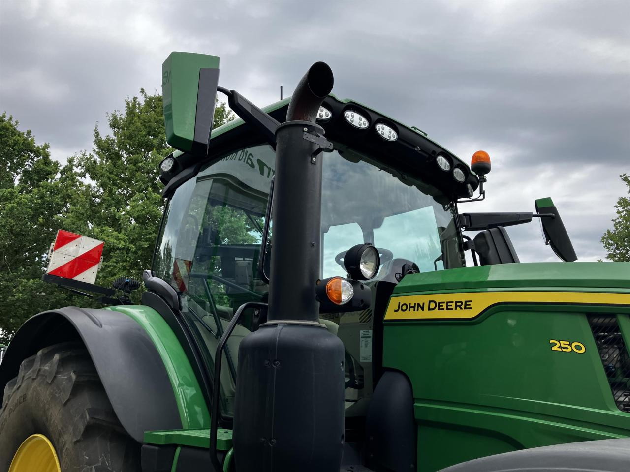 John Deere 6R 250 - Traktor: pilt 2 John Deere 6R 250 - Traktor: pilt 2