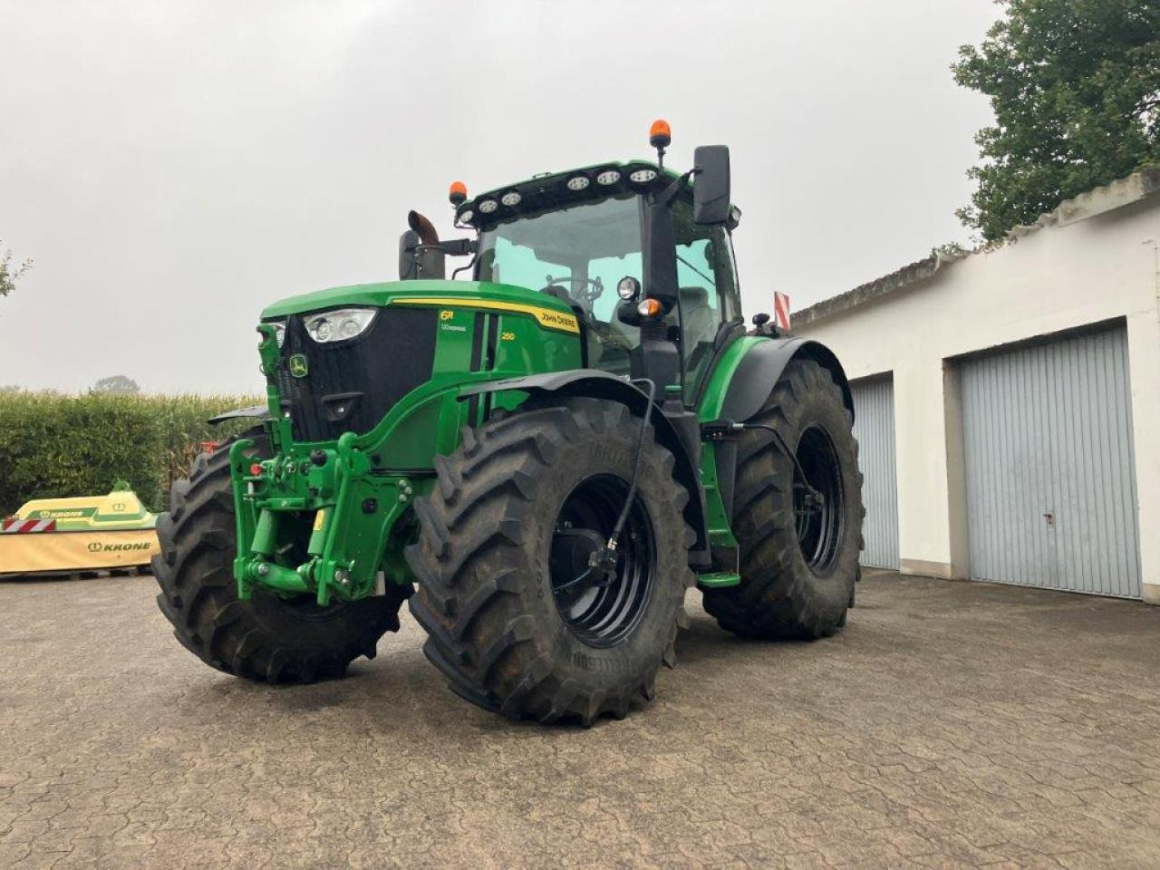 John Deere 6R 250 - Traktor: pilt 1 John Deere 6R 250 - Traktor: pilt 1