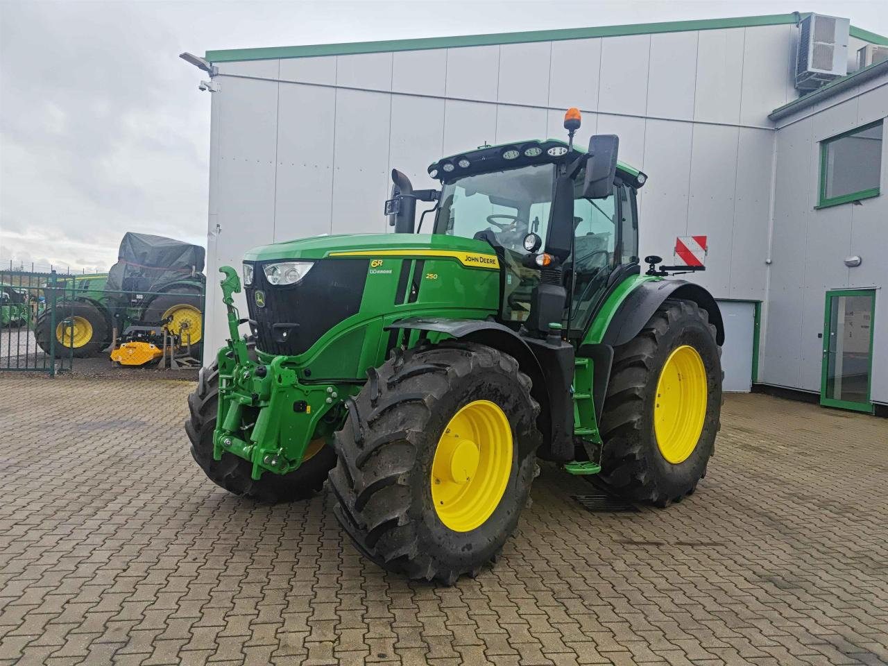 John Deere 6R 250 - Traktor: pilt 1 John Deere 6R 250 - Traktor: pilt 1