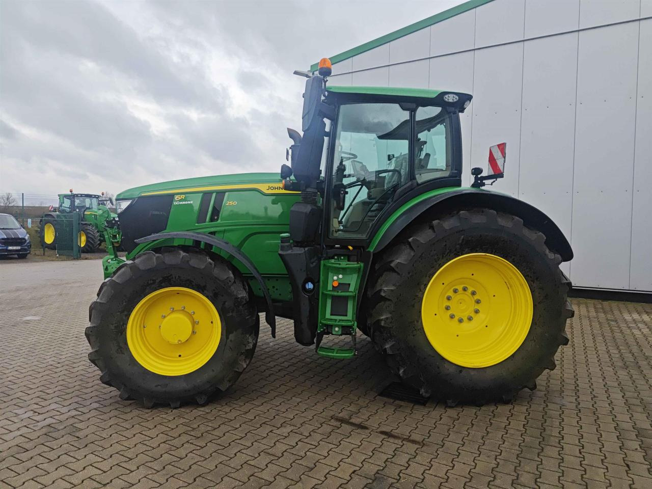John Deere 6R 250 - Traktor: pilt 4 John Deere 6R 250 - Traktor: pilt 4