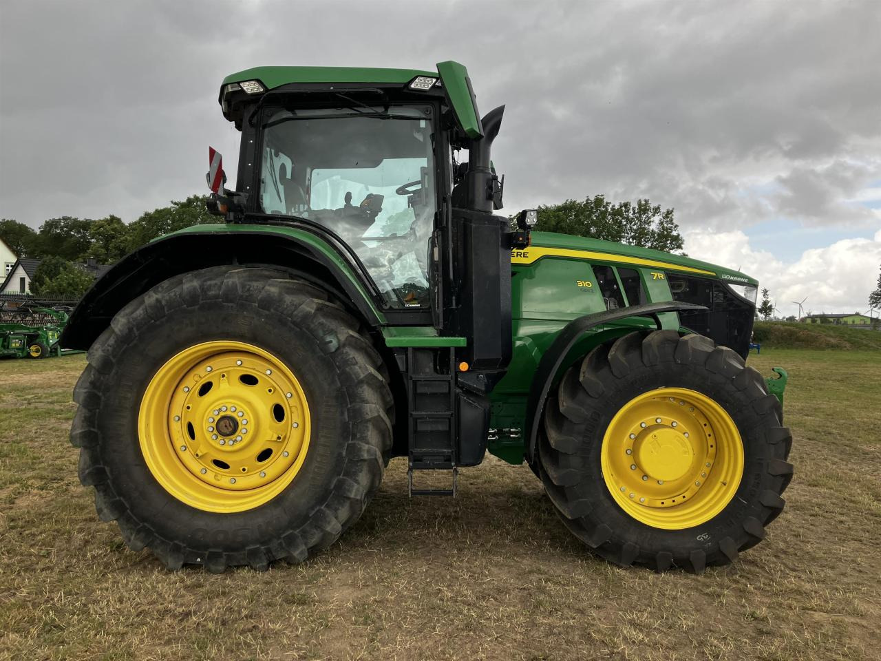 John Deere 7R 310 - Traktor: pilt 2 John Deere 7R 310 - Traktor: pilt 2