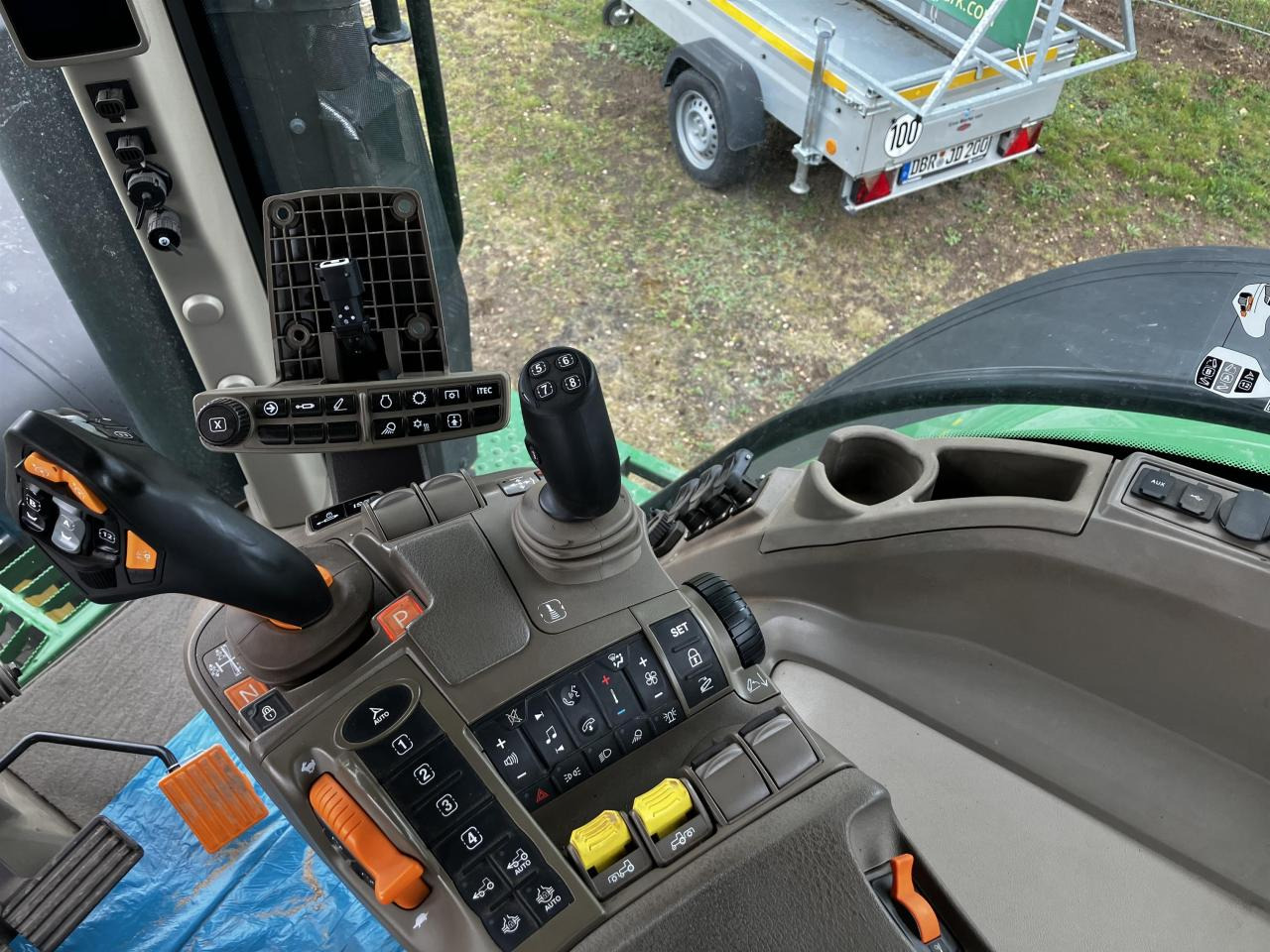Traktor John Deere 7R 310: pilt 8