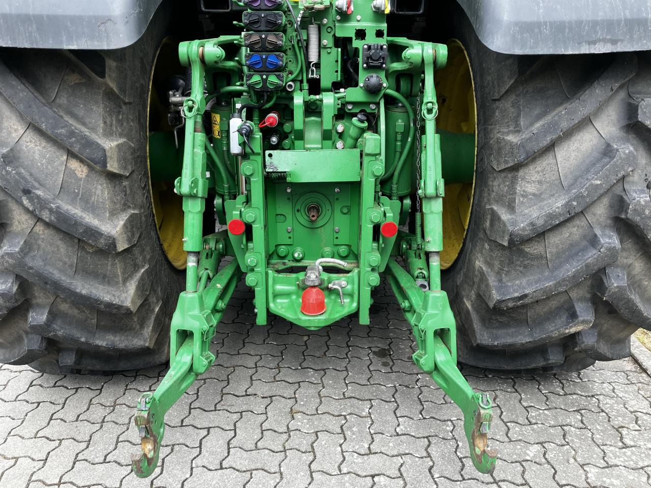 Traktor John Deere 7R 310: pilt 6