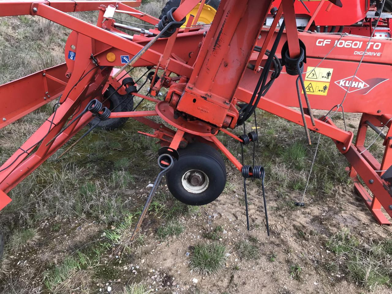 Kuhn GF 10601TO - Kaarutaja/ Reha: pilt 4 Kuhn GF 10601TO - Kaarutaja/ Reha: pilt 4