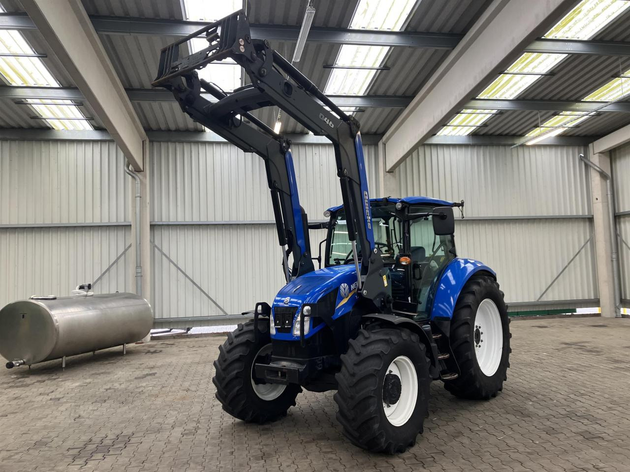 New Holland T 5.105 - Traktor: pilt 1 New Holland T 5.105 - Traktor: pilt 1