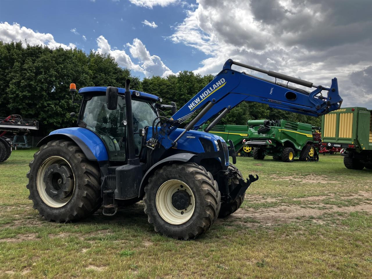 New Holland T7.270 - Traktor: pilt 2 New Holland T7.270 - Traktor: pilt 2