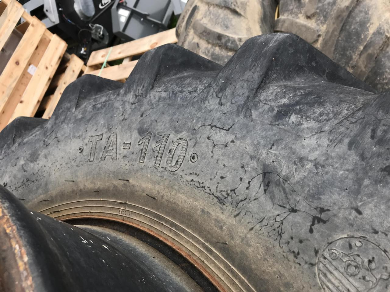 Petlas 600/65R34 - Rehv - Põllutööseade: pilt 4 Petlas 600/65R34 - Rehv - Põllutööseade: pilt 4