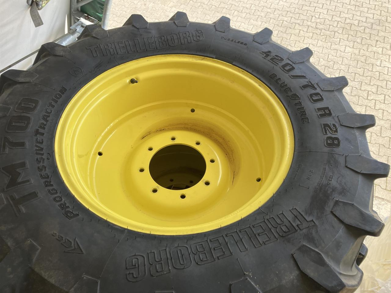 Trelleborg 420/70R28 - Rehv - Põllutööseade: pilt 2 Trelleborg 420/70R28 - Rehv - Põllutööseade: pilt 2