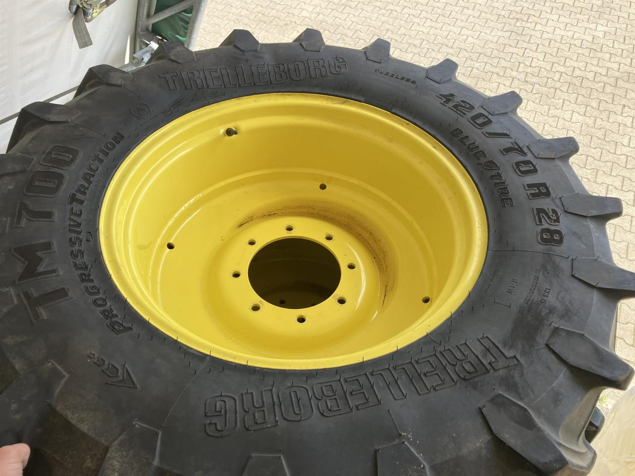 Trelleborg 420/70R28 - Rehv - Põllutööseade: pilt 4 Trelleborg 420/70R28 - Rehv - Põllutööseade: pilt 4
