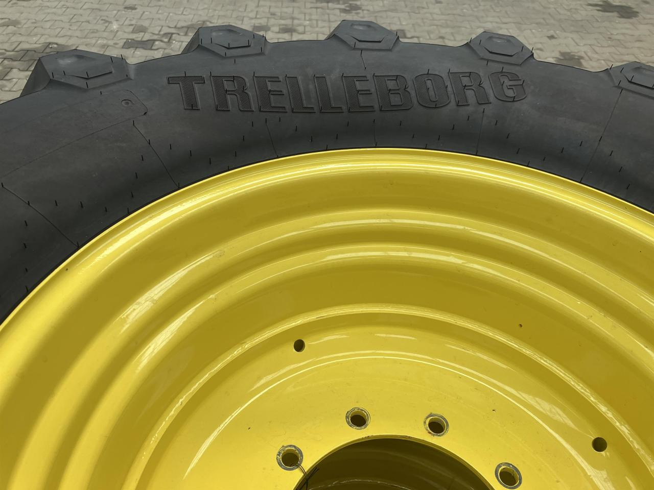 Trelleborg 600/65R28 - Rehv - Põllutööseade: pilt 3 Trelleborg 600/65R28 - Rehv - Põllutööseade: pilt 3