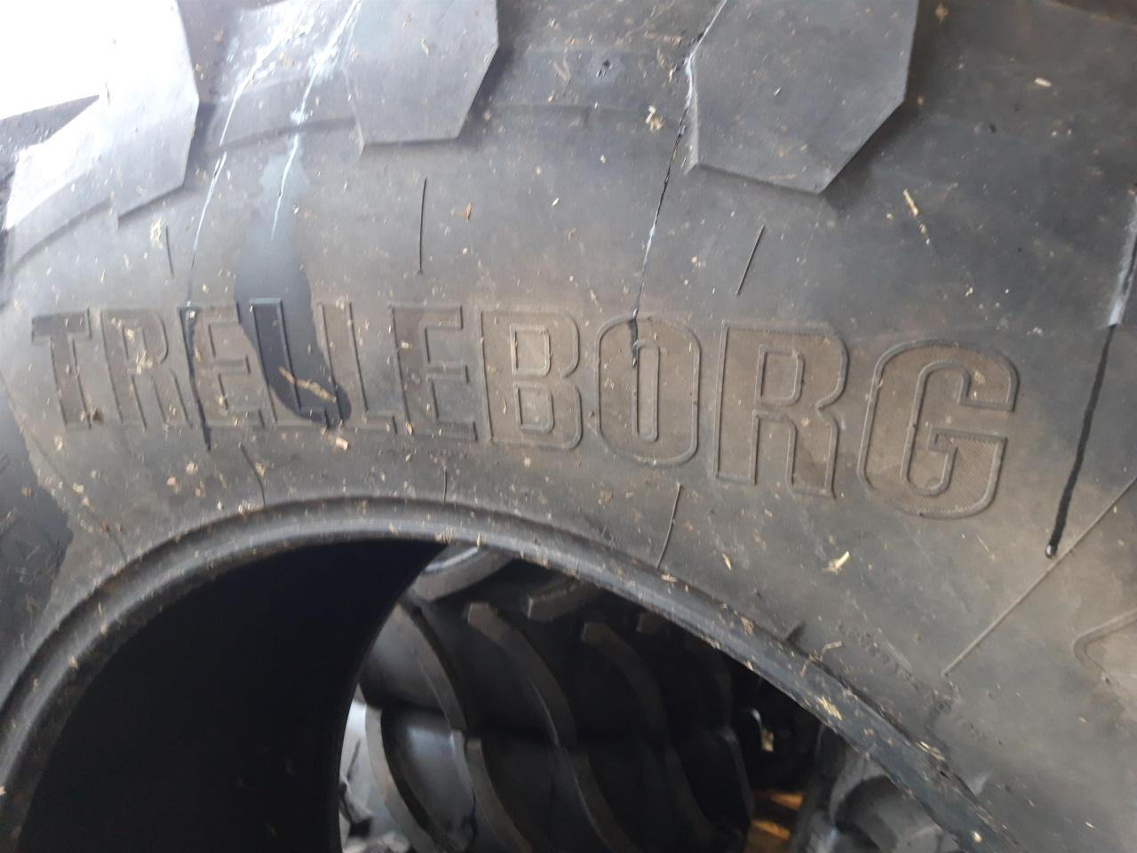 Trelleborg 710/75R42 - Rehv - Põllutööseade: pilt 1 Trelleborg 710/75R42 - Rehv - Põllutööseade: pilt 1