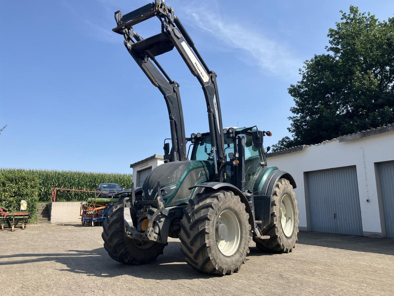 Valtra T 174 Direct - Traktor: pilt 1 Valtra T 174 Direct - Traktor: pilt 1