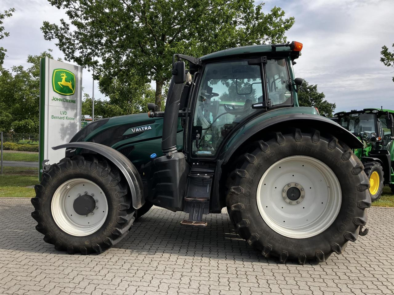 Valtra T174 Versu - Traktor: pilt 1 Valtra T174 Versu - Traktor: pilt 1