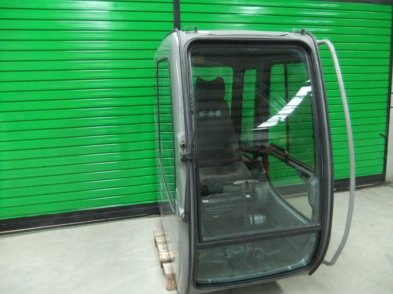 Cab FIAT-HITACHI EX215 71466300 - Kabiin - Ehitusmasinad: pilt 4 Cab FIAT-HITACHI EX215 71466300 - Kabiin - Ehitusmasinad: pilt 4