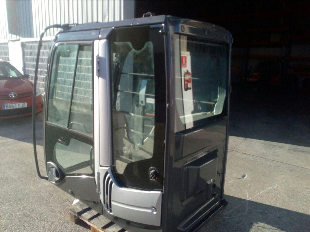 Cab ROPS HITACHI ZX270-3 ZX280-3 4665065 - Kabiin - Ehitusmasinad: pilt 1 Cab ROPS HITACHI ZX270-3 ZX280-3 4665065 - Kabiin - Ehitusmasinad: pilt 1