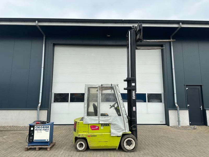 Clark EPM25N 2.5 ton Duplex Sideshift Elektra Heftruck - Elektritõstuk: pilt 3 Clark EPM25N 2.5 ton Duplex Sideshift Elektra Heftruck - Elektritõstuk: pilt 3