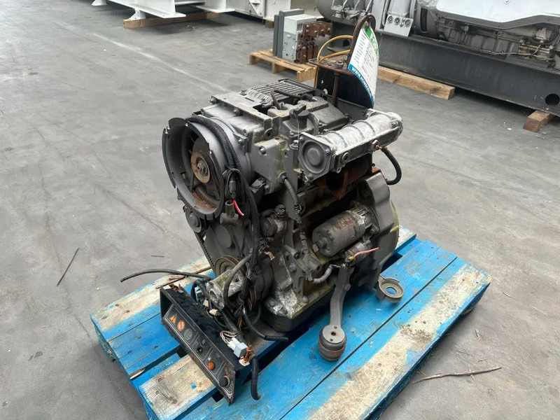 Deutz F2L 1011 Diesel Motor 20.5 kW 28 PK 2 cylinder diesel Engine - Mootor - Materjali käitlemise seade: pilt 5 Deutz F2L 1011 Diesel Motor 20.5 kW 28 PK 2 cylinder diesel Engine - Mootor - Materjali käitlemise seade: pilt 5