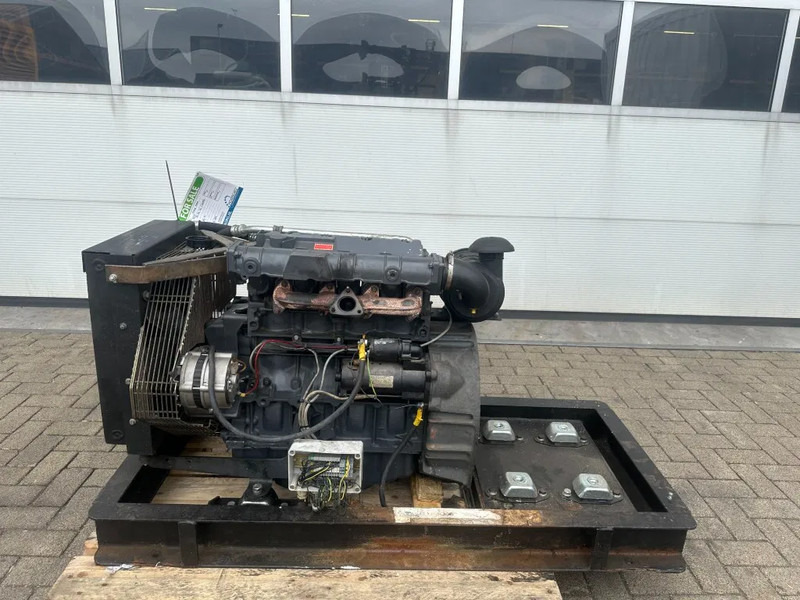 Deutz F4M 2011 Diesel motor 30 kW 39 PK bij 1500 rpm as New ! - Mootor - Materjali käitlemise seade: pilt 3 Deutz F4M 2011 Diesel motor 30 kW 39 PK bij 1500 rpm as New ! - Mootor - Materjali käitlemise seade: pilt 3