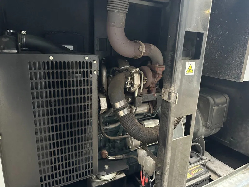Generaatorikomplekt Europower EPUS44TDE Kubota Leroy Somer 44 kVA Supersilent Rental generatorset: pilt 13