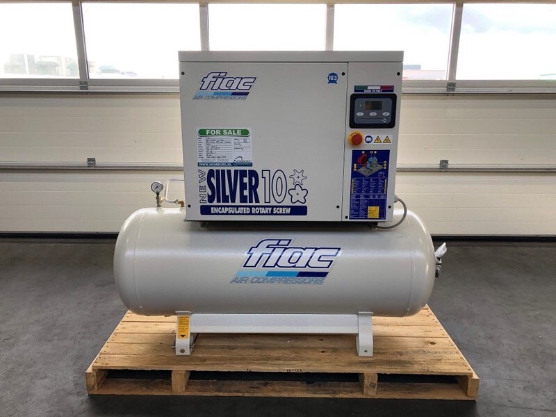 Fiac New Silver 10 / 300 Silent 7.5 kW 860 L / min 10 bar Elektrische Schroefcompressor met ketel - Õhukompressor: pilt 2 Fiac New Silver 10 / 300 Silent 7.5 kW 860 L / min 10 bar Elektrische Schroefcompressor met ketel - Õhukompressor: pilt 2