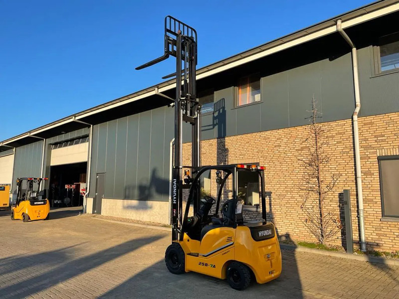 Uus Elektritõstuk Hyundai 25B-7A 2.5 ton Triplex Freelift Sideshift Elektra Heftruck Nieuw: pilt 11