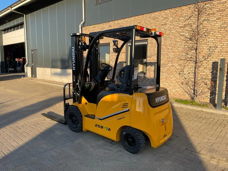 Uus Elektritõstuk Hyundai 25B-7A 2.5 ton Triplex Freelift Sideshift Elektra Heftruck Nieuw: pilt 9