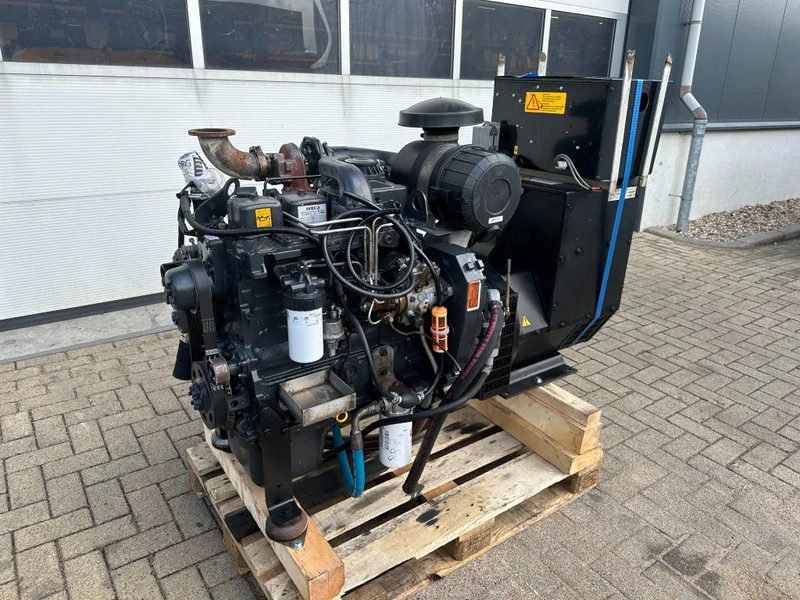 Iveco FPT NEF45 SM1A.A0 Stamford 60 kVA generatorset - Generaatorikomplekt: pilt 3 Iveco FPT NEF45 SM1A.A0 Stamford 60 kVA generatorset - Generaatorikomplekt: pilt 3