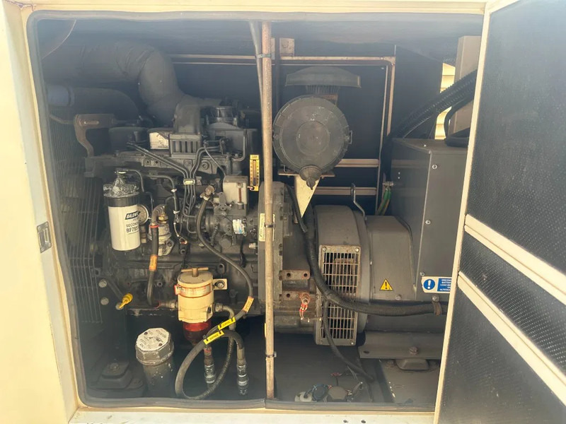 Generaatorikomplekt Iveco FPT NEF45 SM1A.A004 Stamford 60 kVA Silent Rental generatorset: pilt 9