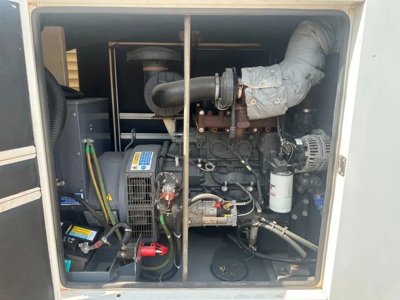 Generaatorikomplekt Iveco FPT NEF45 SM1A.A004 Stamford 60 kVA Silent Rental generatorset: pilt 15