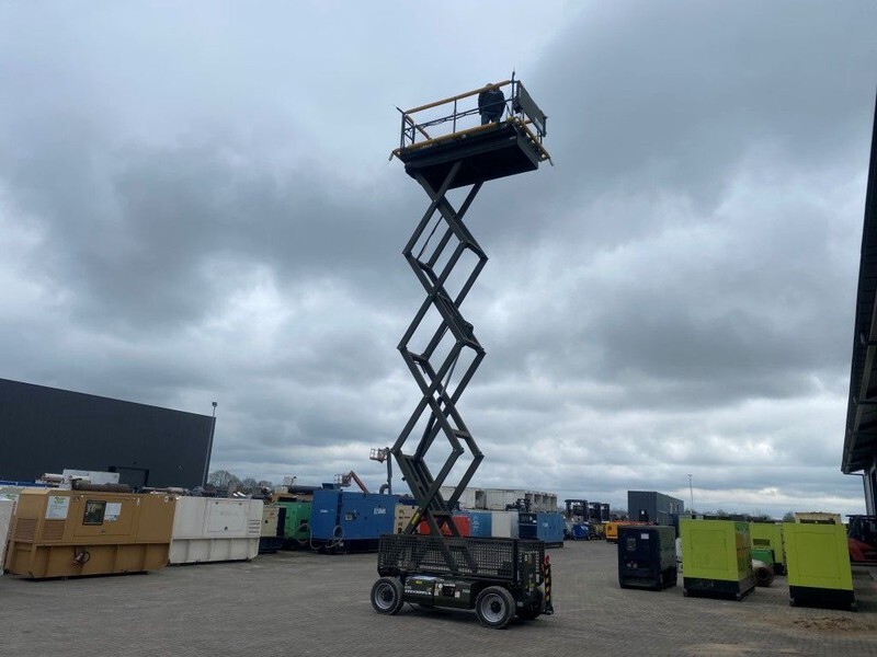 JLG M3369 Hybride Elektra / Diesel 12 meter werkhoogte Schaarhoogwerker Overstock 4 uur ! as New ! - Käärlift: pilt 2 JLG M3369 Hybride Elektra / Diesel 12 meter werkhoogte Schaarhoogwerker Overstock 4 uur ! as New ! - Käärlift: pilt 2