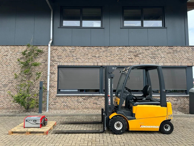 Jungheinrich EFG 425 K 2.5 ton Triplex Freelift Sideshift Elektra Heftruck - Elektritõstuk: pilt 1 Jungheinrich EFG 425 K 2.5 ton Triplex Freelift Sideshift Elektra Heftruck - Elektritõstuk: pilt 1