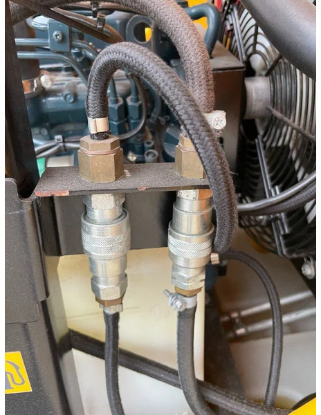 Õhukompressor Kaeser M27 Kubota 2,7 m3 / min 7 Bar 18 kW Mobiele Silent Diesel Compressor: pilt 8