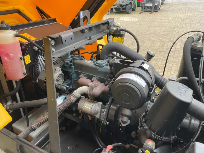 Õhukompressor Kaeser M27 Kubota 2,7 m3 / min 7 Bar 18 kW Mobiele Silent Diesel Compressor: pilt 11