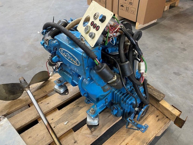 Mitsubishi Solé L2E 11 PK diesel marine motor met keerkoppeling - Mootor: pilt 2 Mitsubishi Solé L2E 11 PK diesel marine motor met keerkoppeling - Mootor: pilt 2
