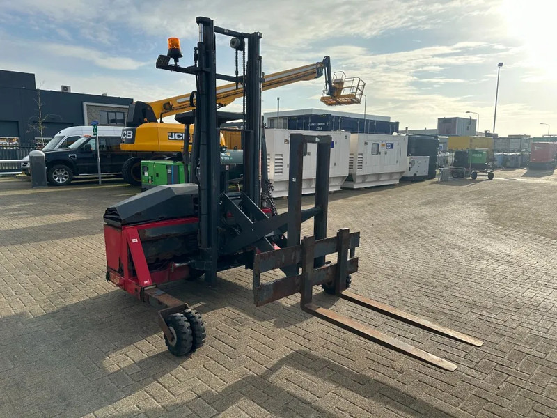 Moffett M4 20.1 Kubota Diesel Kooiaap 2 ton Duplex Sideshift Meeneemheftruck - Veoautol põhinev kahveltõstuk: pilt 1 Moffett M4 20.1 Kubota Diesel Kooiaap 2 ton Duplex Sideshift Meeneemheftruck - Veoautol põhinev kahveltõstuk: pilt 1