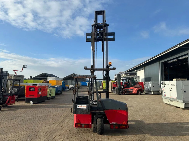 Moffett M4 20.1 Kubota Diesel Kooiaap 2 ton Duplex Sideshift Meeneemheftruck - Veoautol põhinev kahveltõstuk: pilt 3 Moffett M4 20.1 Kubota Diesel Kooiaap 2 ton Duplex Sideshift Meeneemheftruck - Veoautol põhinev kahveltõstuk: pilt 3