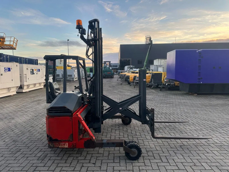Moffett M4 20.1 Kubota Diesel Kooiaap 2 ton Sideshift Positioner Meeneemheftruck - Veoautol põhinev kahveltõstuk: pilt 2 Moffett M4 20.1 Kubota Diesel Kooiaap 2 ton Sideshift Positioner Meeneemheftruck - Veoautol põhinev kahveltõstuk: pilt 2