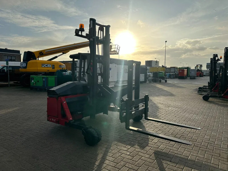 Moffett M4 20.1 Kubota Diesel Kooiaap 2 ton Sideshift Positioner Meeneemheftruck - Veoautol põhinev kahveltõstuk: pilt 2 Moffett M4 20.1 Kubota Diesel Kooiaap 2 ton Sideshift Positioner Meeneemheftruck - Veoautol põhinev kahveltõstuk: pilt 2