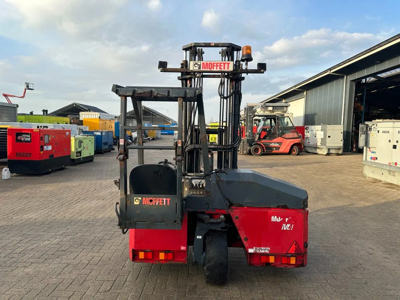 Moffett M4 20.1 Kubota Diesel Kooiaap 2 ton Sideshift Positioner Meeneemheftruck - Veoautol põhinev kahveltõstuk: pilt 3 Moffett M4 20.1 Kubota Diesel Kooiaap 2 ton Sideshift Positioner Meeneemheftruck - Veoautol põhinev kahveltõstuk: pilt 3