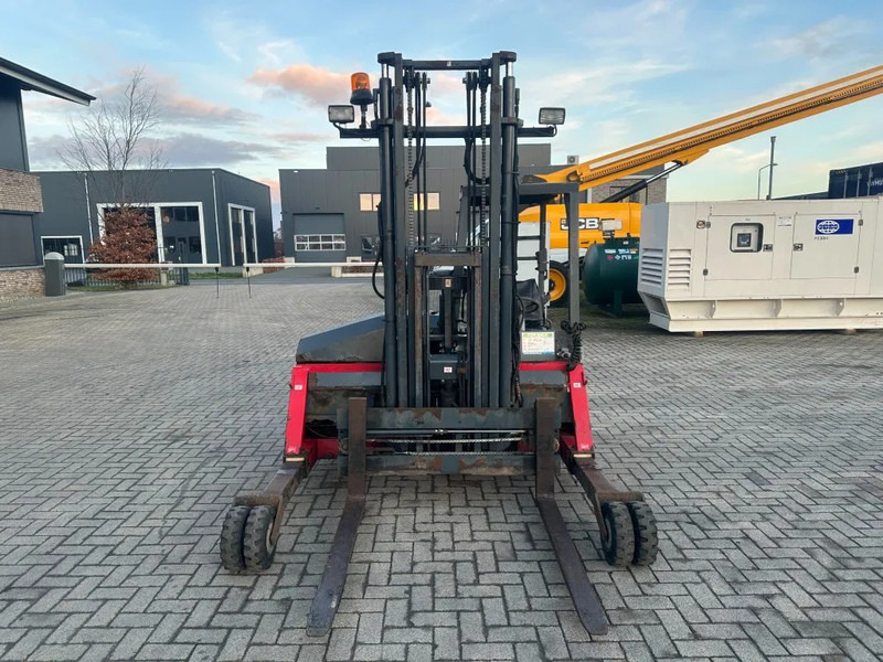 Moffett M4 20.1 Kubota Diesel Kooiaap 2 ton Sideshift Positioner Meeneemheftruck - Veoautol põhinev kahveltõstuk: pilt 5 Moffett M4 20.1 Kubota Diesel Kooiaap 2 ton Sideshift Positioner Meeneemheftruck - Veoautol põhinev kahveltõstuk: pilt 5