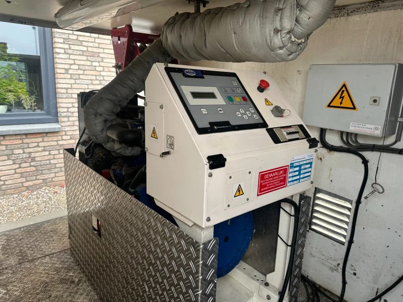 Perkins DIBO IBH-M 20015 Hogedruk unit 200 Bar 1500 L / min Mobiele Aanhanger 12.5 kVA aggregaat - Survepesur: pilt 3 Perkins DIBO IBH-M 20015 Hogedruk unit 200 Bar 1500 L / min Mobiele Aanhanger 12.5 kVA aggregaat - Survepesur: pilt 3