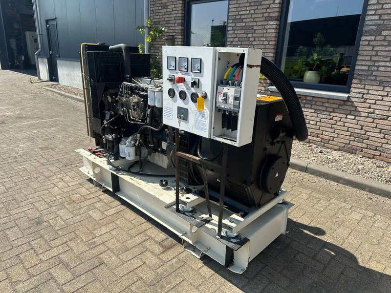 Perkins Stamford 100 kVA noodstroom generatorset - Generaatorikomplekt: pilt 2 Perkins Stamford 100 kVA noodstroom generatorset - Generaatorikomplekt: pilt 2