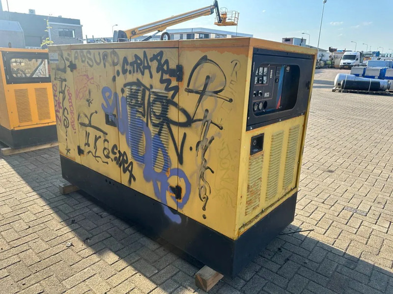 SDMO Perkins Leroy Somer 40 kVA Silent generatorset ex Emergency 206 hours ! - Generaatorikomplekt: pilt 4 SDMO Perkins Leroy Somer 40 kVA Silent generatorset ex Emergency 206 hours ! - Generaatorikomplekt: pilt 4