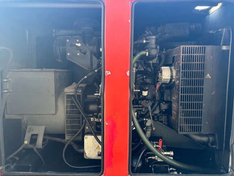 SDMO R110 C3 John Deere Leroy Somer 110 kVA Silent Rental generatorset Stage 3A - Generaatorikomplekt: pilt 4 SDMO R110 C3 John Deere Leroy Somer 110 kVA Silent Rental generatorset Stage 3A - Generaatorikomplekt: pilt 4