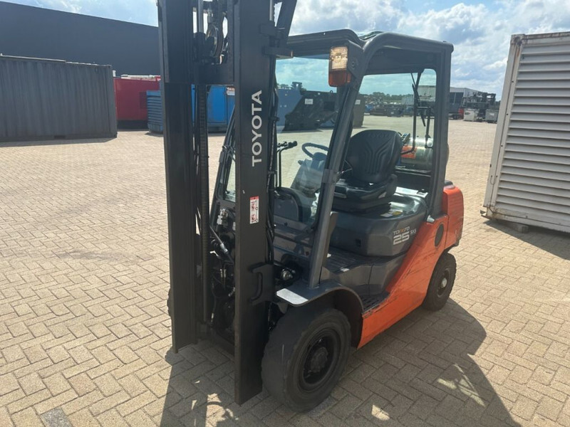 Toyota 2.5 ton Tonero 25 Triplex Freelift Sideshift LPG Heftruck - Gaasitõstuk: pilt 4 Toyota 2.5 ton Tonero 25 Triplex Freelift Sideshift LPG Heftruck - Gaasitõstuk: pilt 4