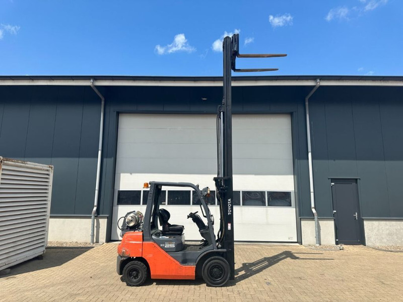 Toyota 2.5 ton Tonero 25 Triplex Freelift Sideshift LPG Heftruck - Gaasitõstuk: pilt 3 Toyota 2.5 ton Tonero 25 Triplex Freelift Sideshift LPG Heftruck - Gaasitõstuk: pilt 3